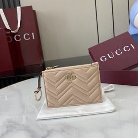 [新品]這款GG Marmont系列鑰匙包以淺粉色V型Matelassé牛皮革打