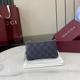 [新品]這款拉鍊鑰匙包是2026早秋系列的一款力作。此單品以GG Supreme