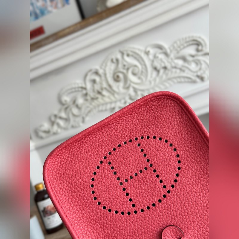 Mini EveyIne 伊芙琳 半手工+蠟線 自配肩帶+tc牛皮 顔色：唇膏