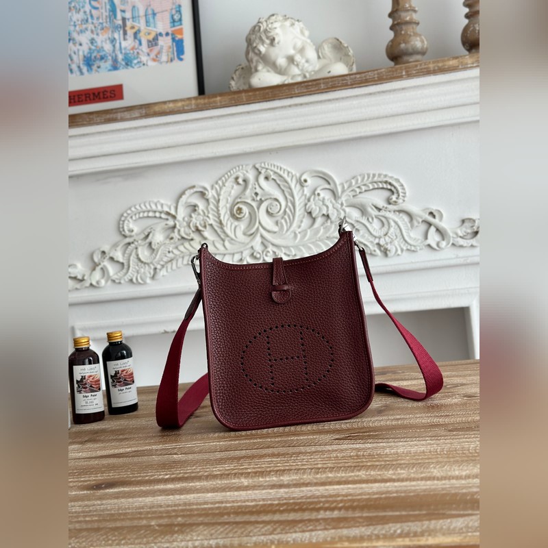 Mini EveyIne 伊芙琳 半手工+蠟線 自配肩帶+tc牛皮 顔色：酒紅