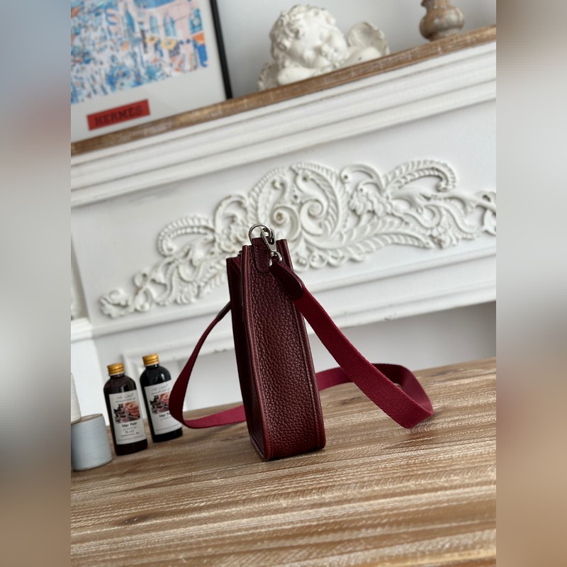 Mini EveyIne 伊芙琳 半手工+蠟線 自配肩帶+tc牛皮 顔色：酒紅