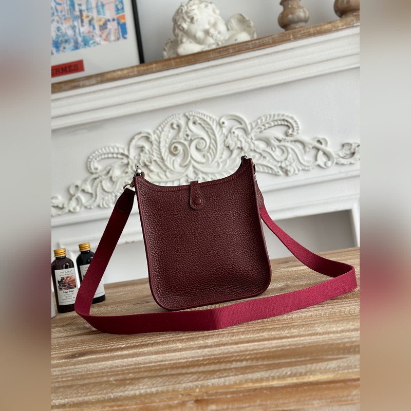 Mini EveyIne 伊芙琳 半手工+蠟線 自配肩帶+tc牛皮 顔色：酒紅
