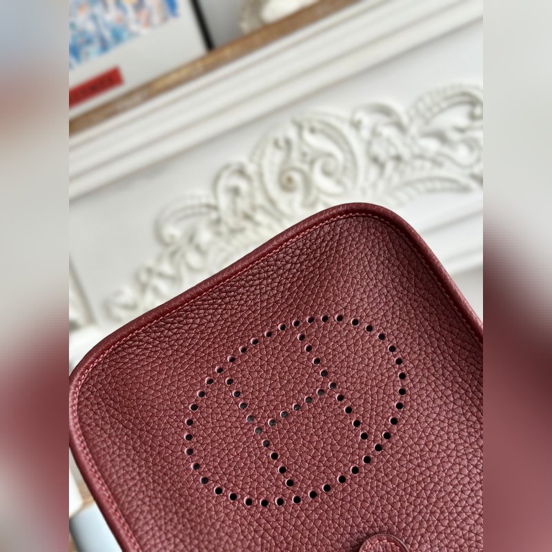 Mini EveyIne 伊芙琳 半手工+蠟線 自配肩帶+tc牛皮 顔色：酒紅