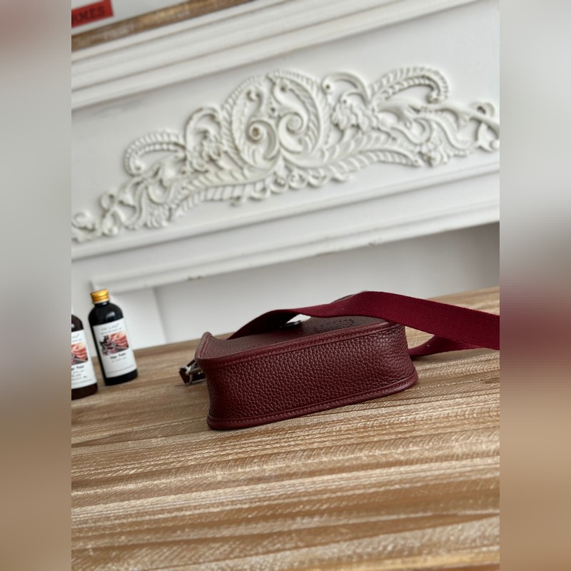 Mini EveyIne 伊芙琳 半手工+蠟線 自配肩帶+tc牛皮 顔色：酒紅