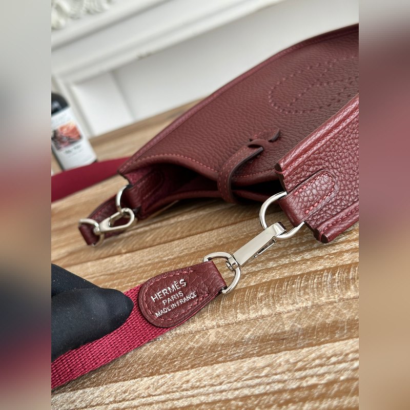 Mini EveyIne 伊芙琳 半手工+蠟線 自配肩帶+tc牛皮 顔色：酒紅