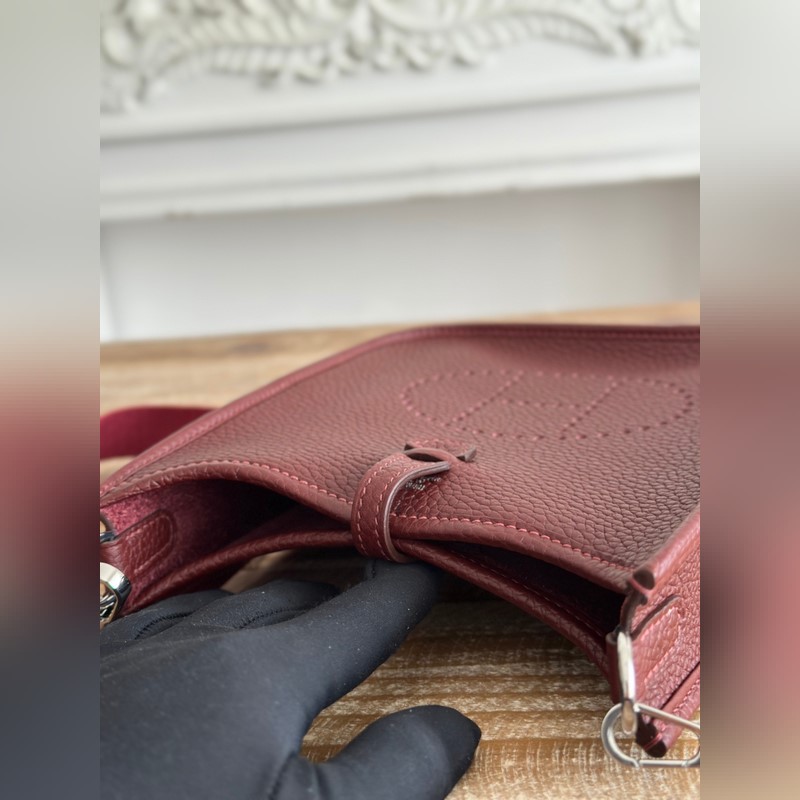 Mini EveyIne 伊芙琳 半手工+蠟線 自配肩帶+tc牛皮 顔色：酒紅