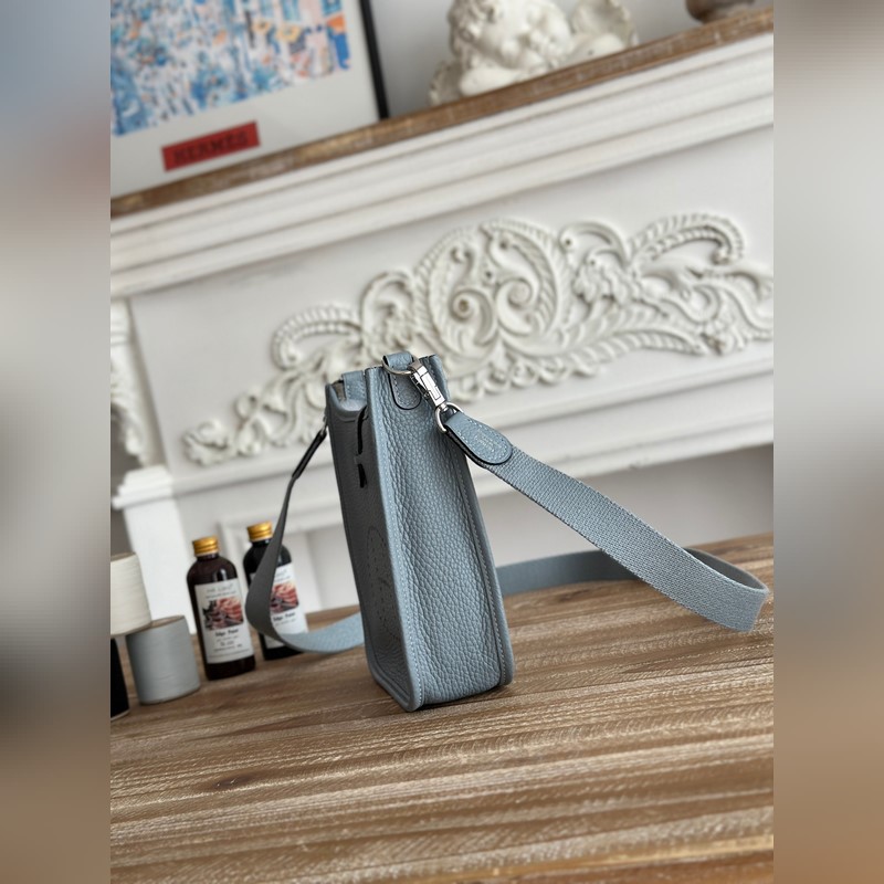 Mini EveyIne 伊芙琳 半手工+蠟線 自配肩帶+tc牛皮 顔色：亞麻