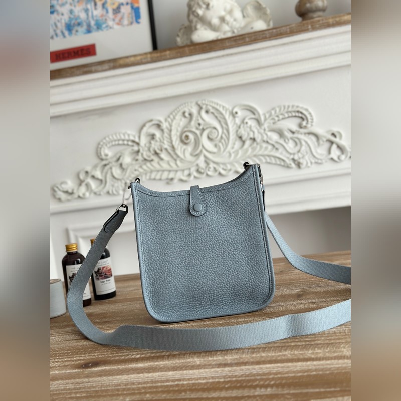 Mini EveyIne 伊芙琳 半手工+蠟線 自配肩帶+tc牛皮 顔色：亞麻