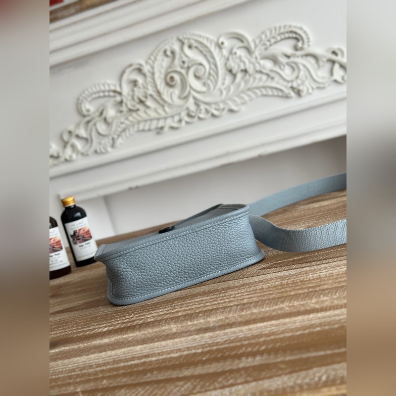 Mini EveyIne 伊芙琳 半手工+蠟線 自配肩帶+tc牛皮 顔色：亞麻