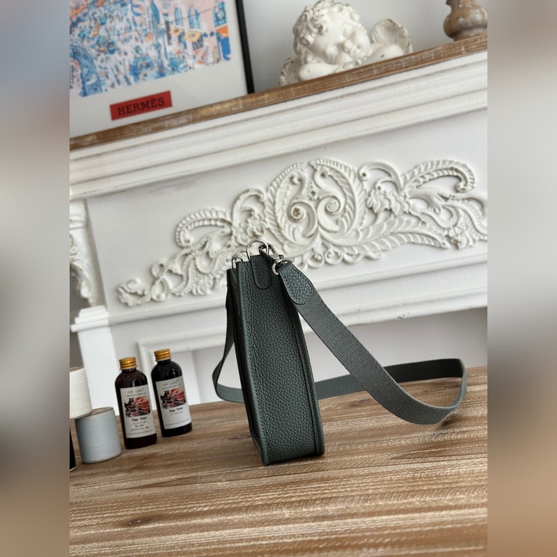 Mini EveyIne 伊芙琳 半手工+蠟線 自配肩帶+tc牛皮 顔色：杏仁