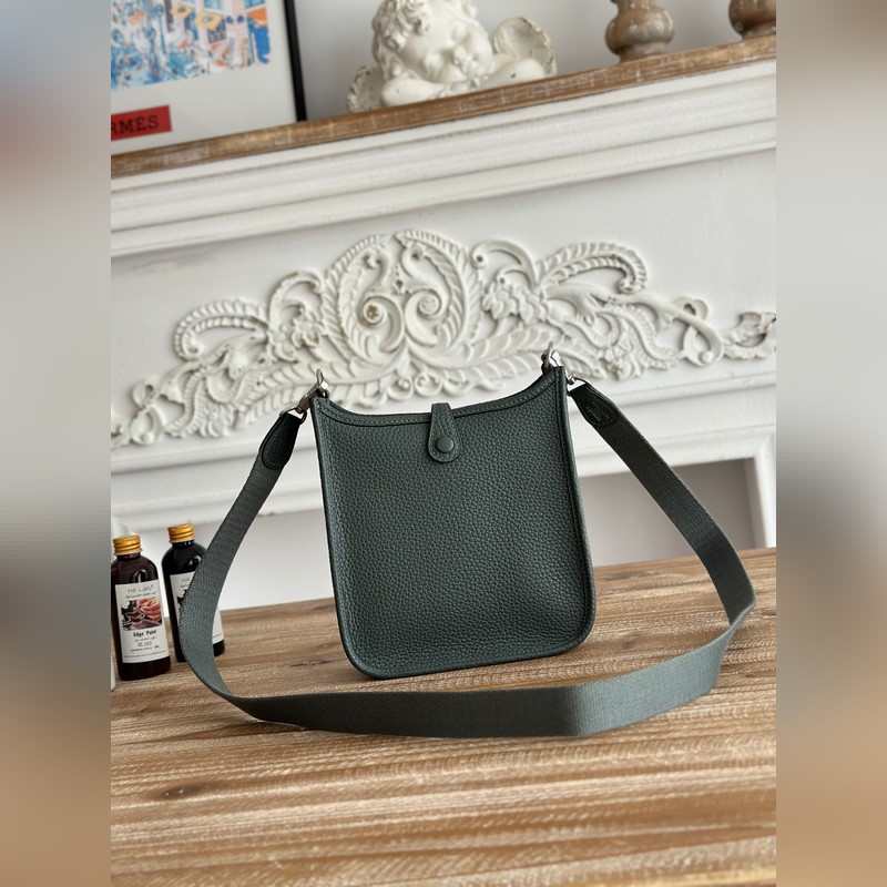 Mini EveyIne 伊芙琳 半手工+蠟線 自配肩帶+tc牛皮 顔色：杏仁