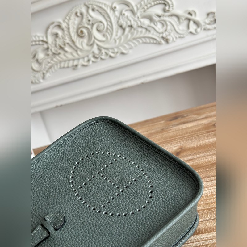 Mini EveyIne 伊芙琳 半手工+蠟線 自配肩帶+tc牛皮 顔色：杏仁