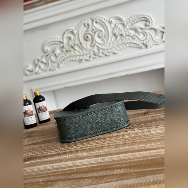 Mini EveyIne 伊芙琳 半手工+蠟線 自配肩帶+tc牛皮 顔色：杏仁