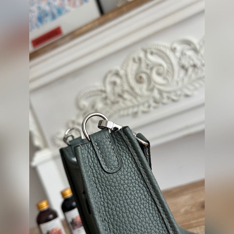 Mini EveyIne 伊芙琳 半手工+蠟線 自配肩帶+tc牛皮 顔色：杏仁