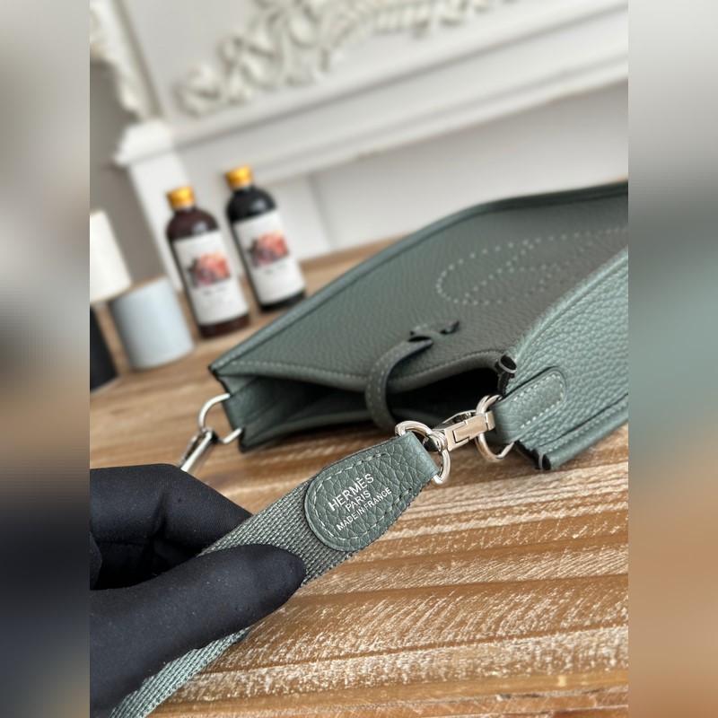 Mini EveyIne 伊芙琳 半手工+蠟線 自配肩帶+tc牛皮 顔色：杏仁