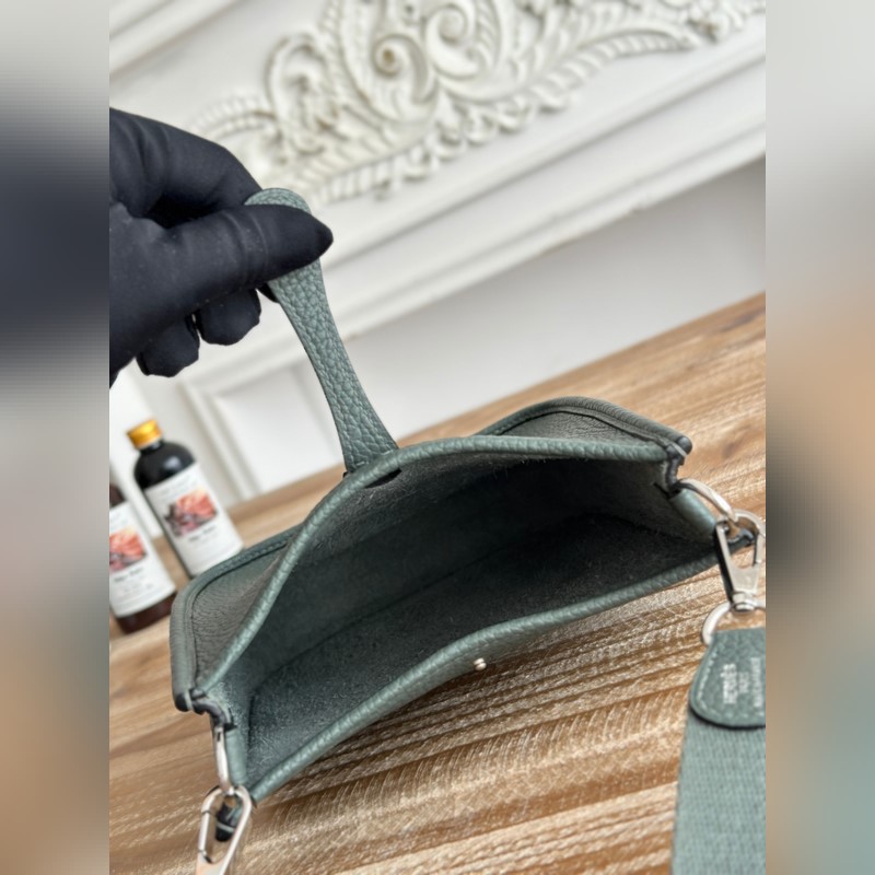 Mini EveyIne 伊芙琳 半手工+蠟線 自配肩帶+tc牛皮 顔色：杏仁