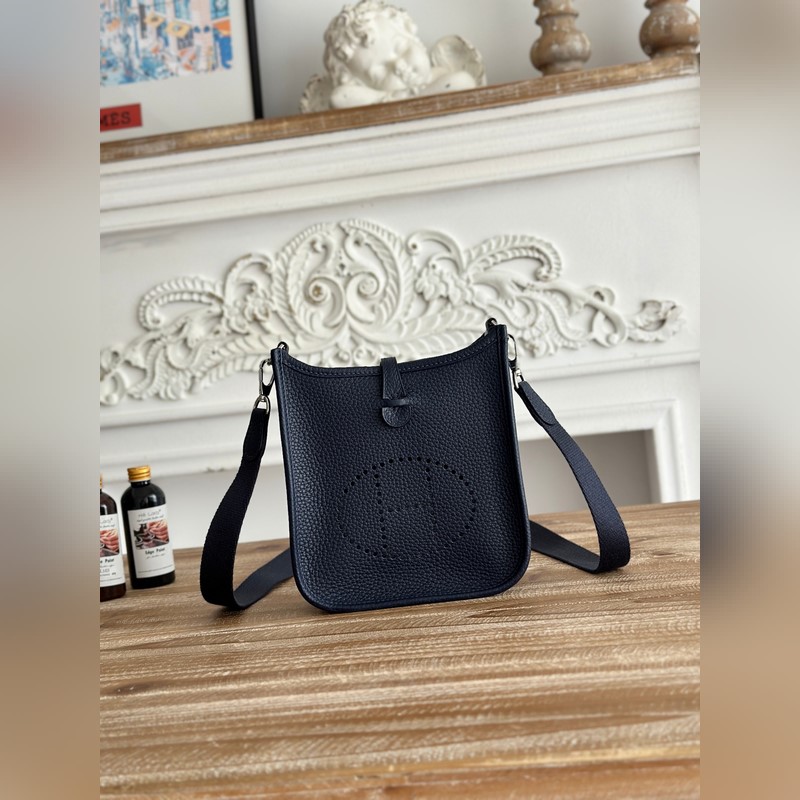 Mini EveyIne 伊芙琳 半手工+蠟線 自配肩帶+tc牛皮 顔色：深藍