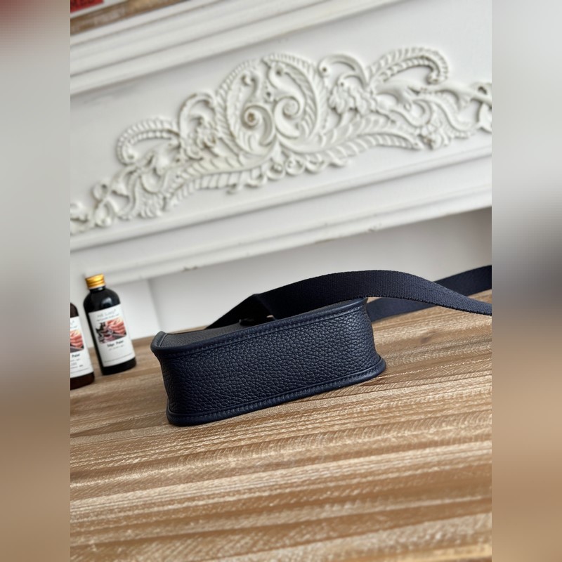 Mini EveyIne 伊芙琳 半手工+蠟線 自配肩帶+tc牛皮 顔色：深藍