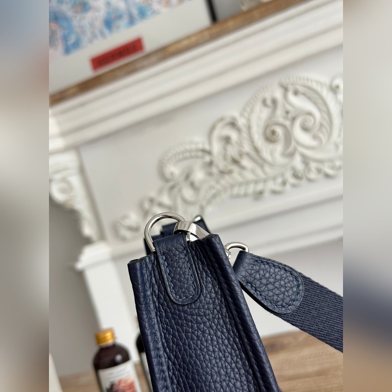 Mini EveyIne 伊芙琳 半手工+蠟線 自配肩帶+tc牛皮 顔色：深藍