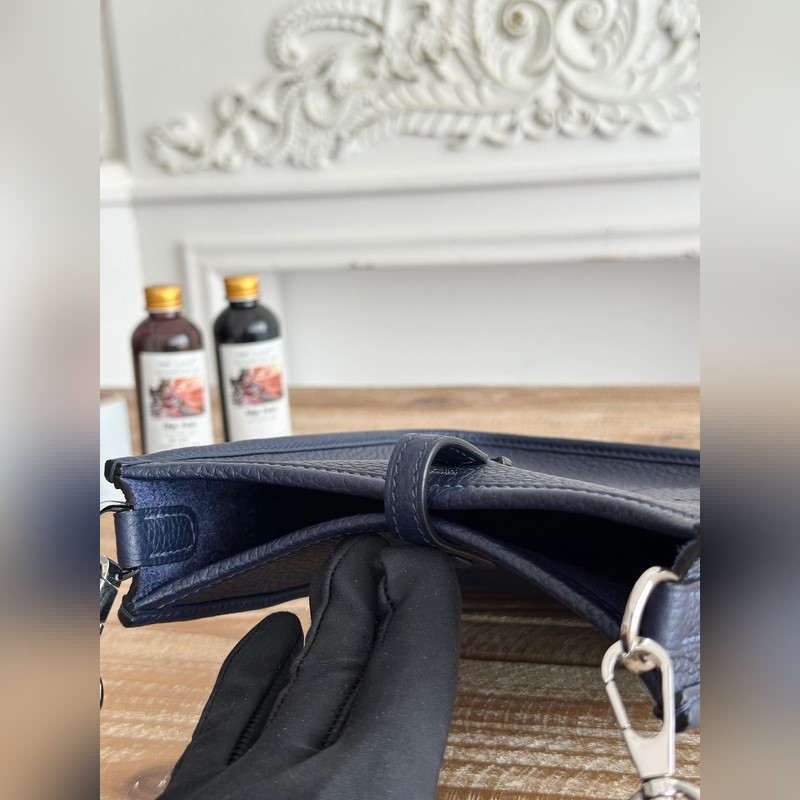 Mini EveyIne 伊芙琳 半手工+蠟線 自配肩帶+tc牛皮 顔色：深藍