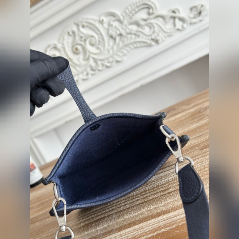Mini EveyIne 伊芙琳 半手工+蠟線 自配肩帶+tc牛皮 顔色：深藍