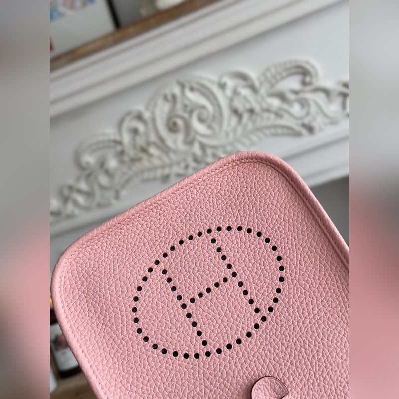 Mini EveyIne 伊芙琳 半手工+蠟線 自配肩帶+tc牛皮 顔色：3Q