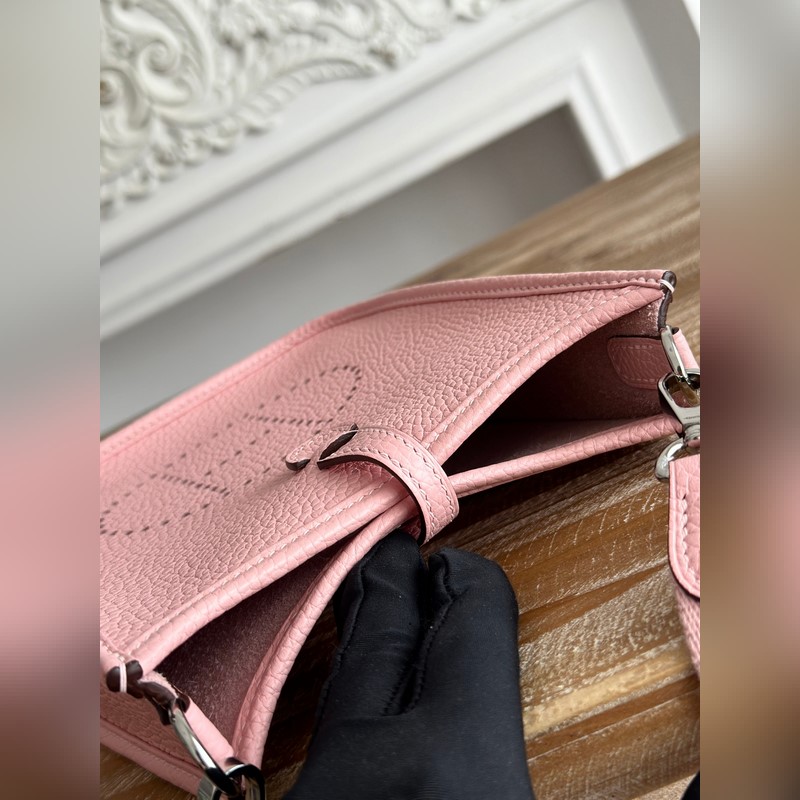 Mini EveyIne 伊芙琳 半手工+蠟線 自配肩帶+tc牛皮 顔色：3Q