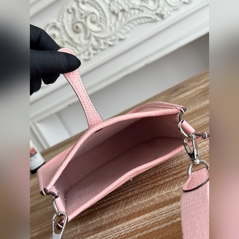 Mini EveyIne 伊芙琳 半手工+蠟線 自配肩帶+tc牛皮 顔色：3Q