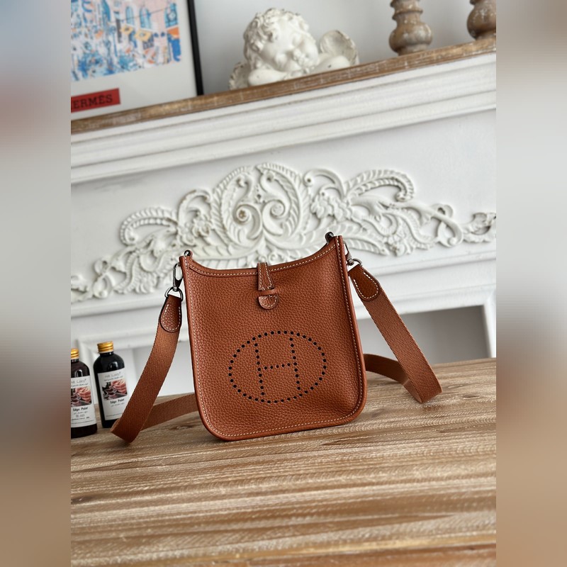 Mini EveyIne 伊芙琳 半手工+蠟線 自配肩帶+tc牛皮 顔色：金棕