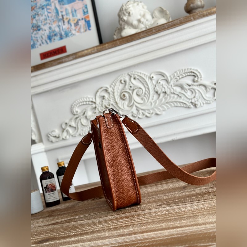 Mini EveyIne 伊芙琳 半手工+蠟線 自配肩帶+tc牛皮 顔色：金棕