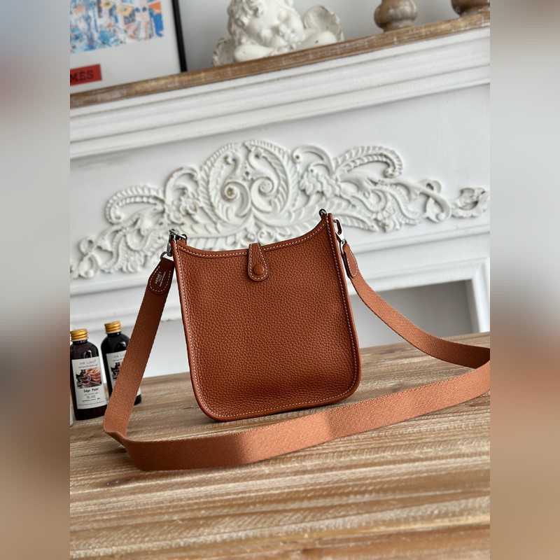 Mini EveyIne 伊芙琳 半手工+蠟線 自配肩帶+tc牛皮 顔色：金棕