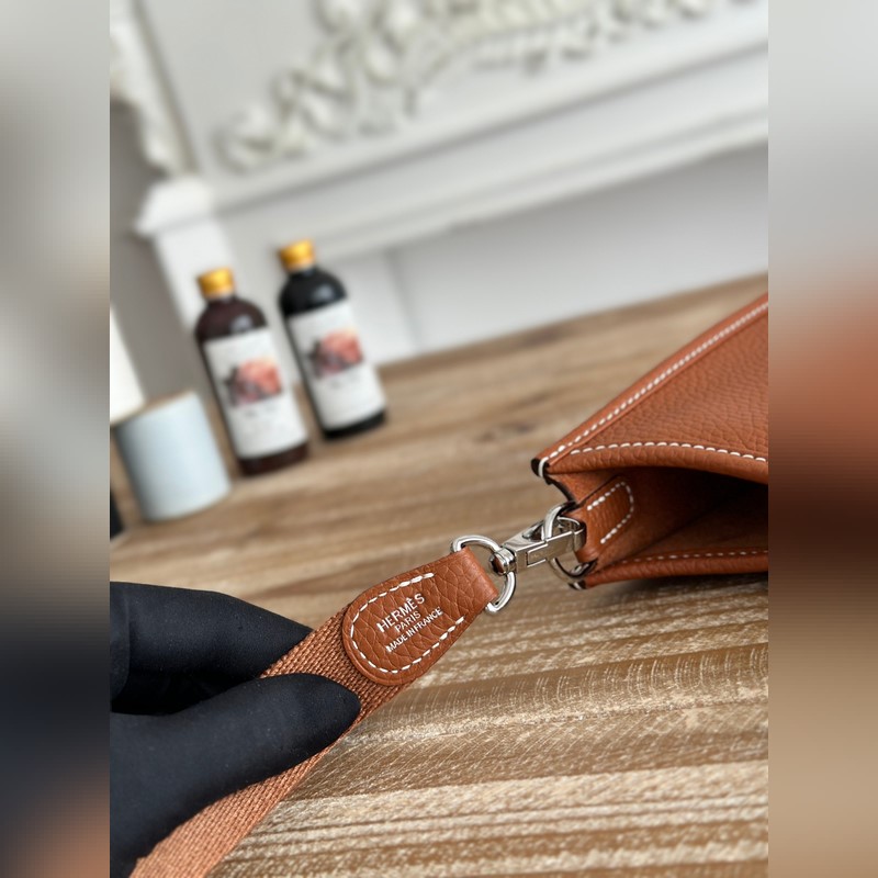 Mini EveyIne 伊芙琳 半手工+蠟線 自配肩帶+tc牛皮 顔色：金棕