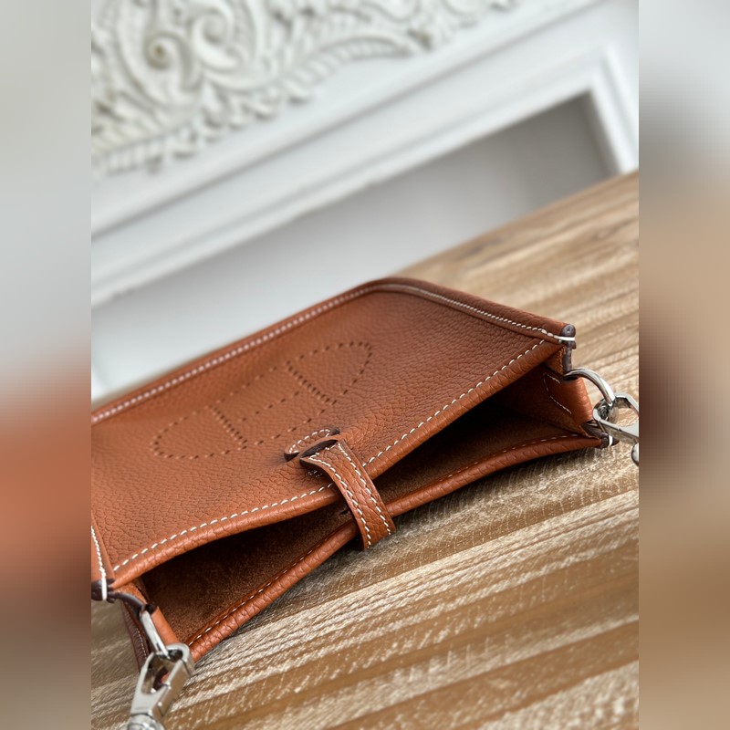 Mini EveyIne 伊芙琳 半手工+蠟線 自配肩帶+tc牛皮 顔色：金棕