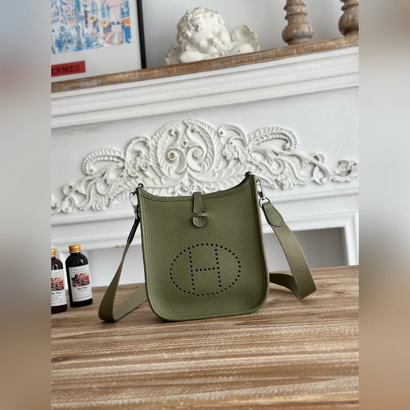 Mini EveyIne 伊芙琳 半手工+蠟線 自配肩帶+tc牛皮 顔色：鼠尾