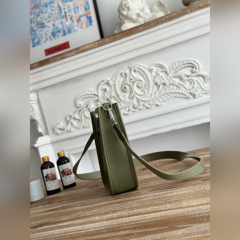 Mini EveyIne 伊芙琳 半手工+蠟線 自配肩帶+tc牛皮 顔色：鼠尾