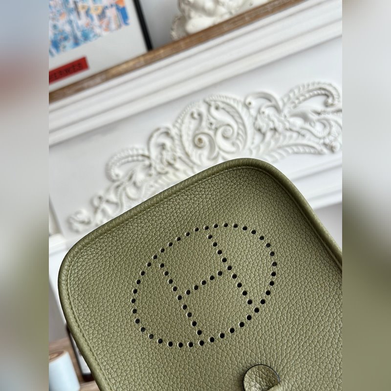 Mini EveyIne 伊芙琳 半手工+蠟線 自配肩帶+tc牛皮 顔色：鼠尾