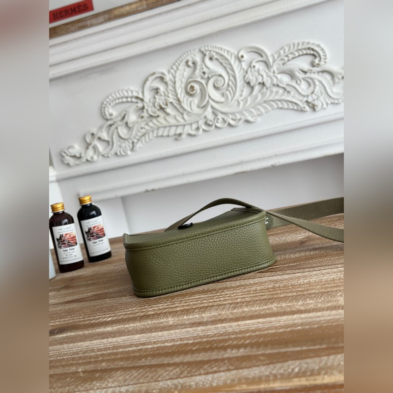 Mini EveyIne 伊芙琳 半手工+蠟線 自配肩帶+tc牛皮 顔色：鼠尾