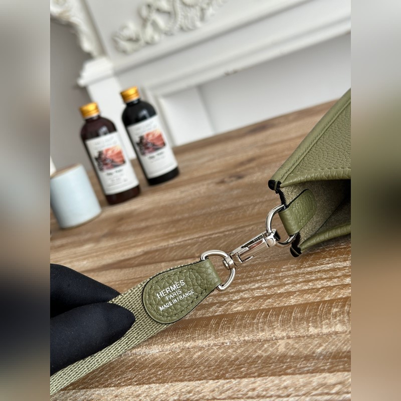 Mini EveyIne 伊芙琳 半手工+蠟線 自配肩帶+tc牛皮 顔色：鼠尾