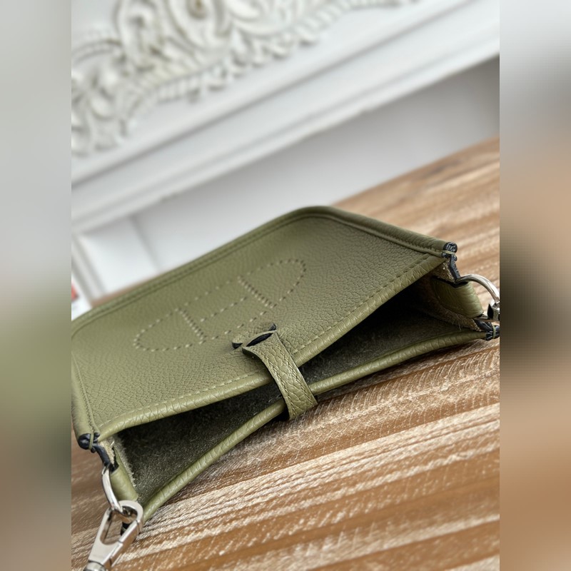 Mini EveyIne 伊芙琳 半手工+蠟線 自配肩帶+tc牛皮 顔色：鼠尾