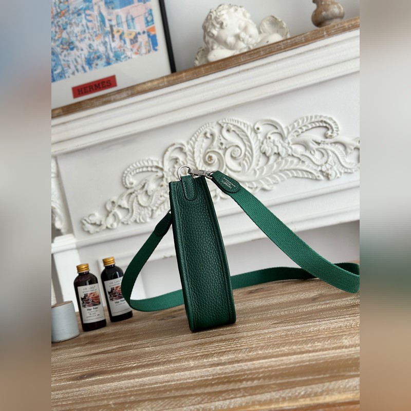 Mini EveyIne 伊芙琳 半手工+蠟線 自配肩帶+tc牛皮 顔色：孔雀