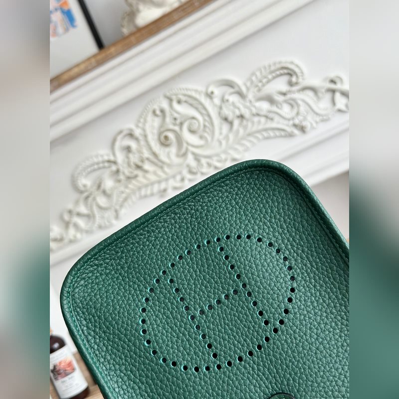 Mini EveyIne 伊芙琳 半手工+蠟線 自配肩帶+tc牛皮 顔色：孔雀