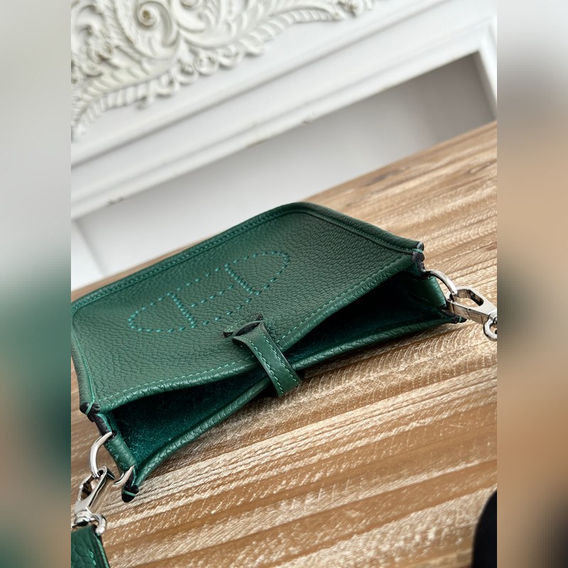 Mini EveyIne 伊芙琳 半手工+蠟線 自配肩帶+tc牛皮 顔色：孔雀