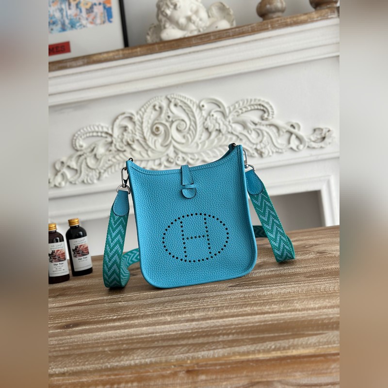 Mini EveyIne 伊芙琳 半手工+蠟線 自配肩帶+tc牛皮 顔色：北方