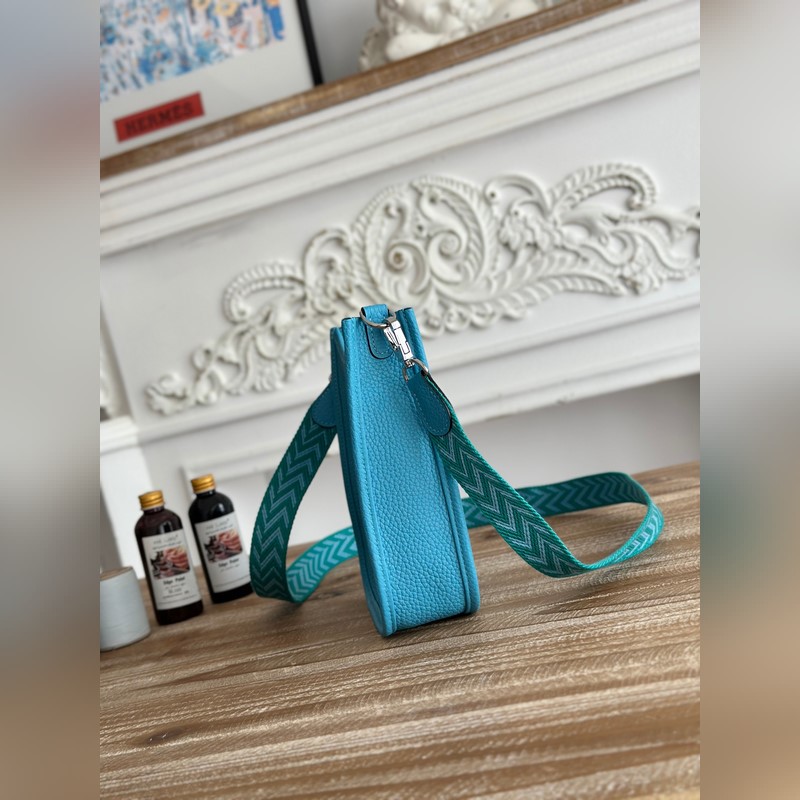 Mini EveyIne 伊芙琳 半手工+蠟線 自配肩帶+tc牛皮 顔色：北方