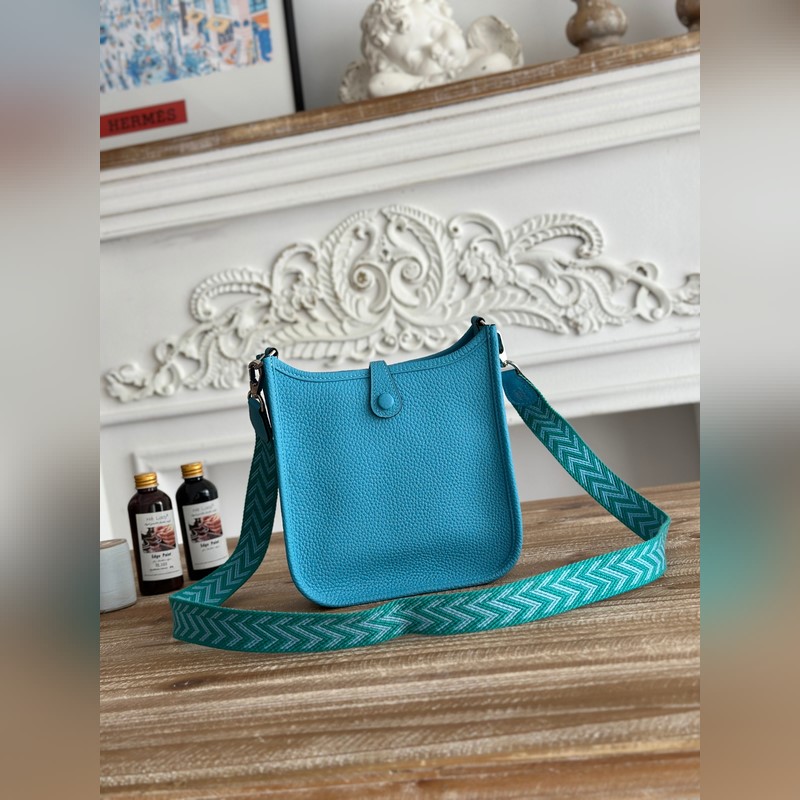 Mini EveyIne 伊芙琳 半手工+蠟線 自配肩帶+tc牛皮 顔色：北方