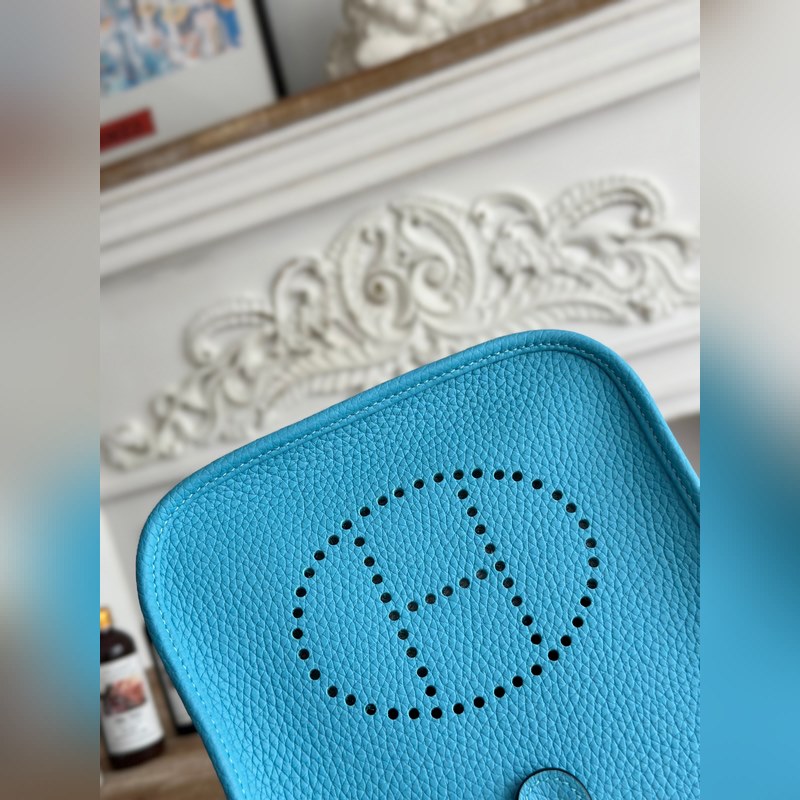 Mini EveyIne 伊芙琳 半手工+蠟線 自配肩帶+tc牛皮 顔色：北方