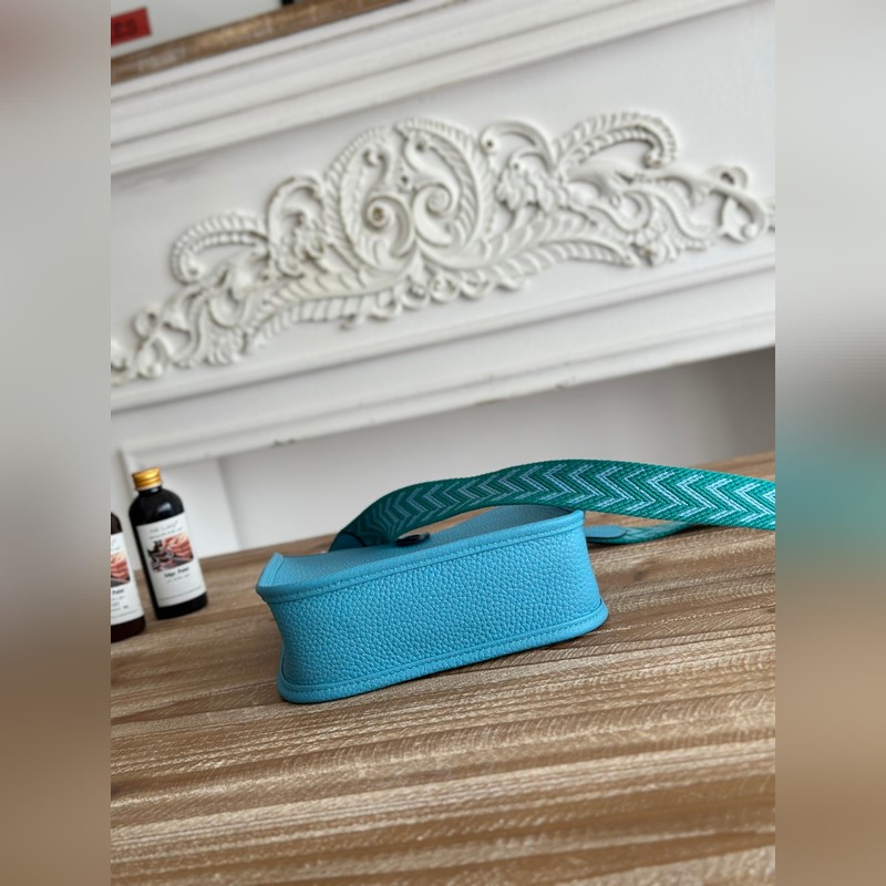 Mini EveyIne 伊芙琳 半手工+蠟線 自配肩帶+tc牛皮 顔色：北方