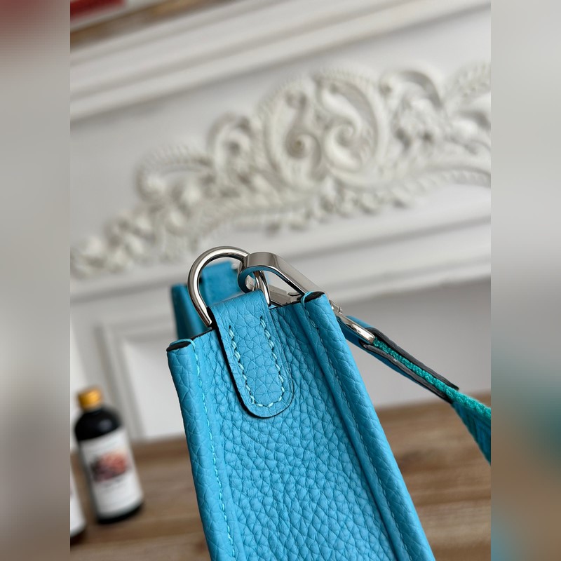 Mini EveyIne 伊芙琳 半手工+蠟線 自配肩帶+tc牛皮 顔色：北方