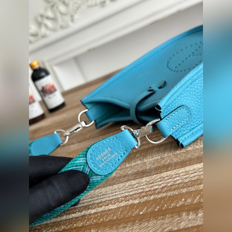 Mini EveyIne 伊芙琳 半手工+蠟線 自配肩帶+tc牛皮 顔色：北方