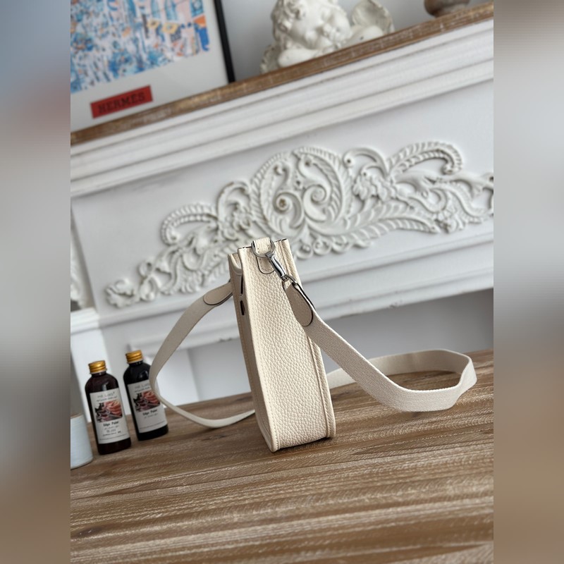 Mini EveyIne 伊芙琳 半手工+蠟線 自配肩帶+tc牛皮 顔色：奶昔